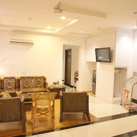 N K Hotel มัวร์ ภายนอก รูปภาพ