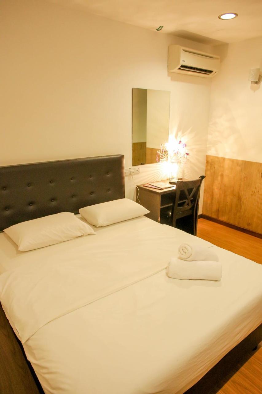 N K Hotel มัวร์ ภายนอก รูปภาพ